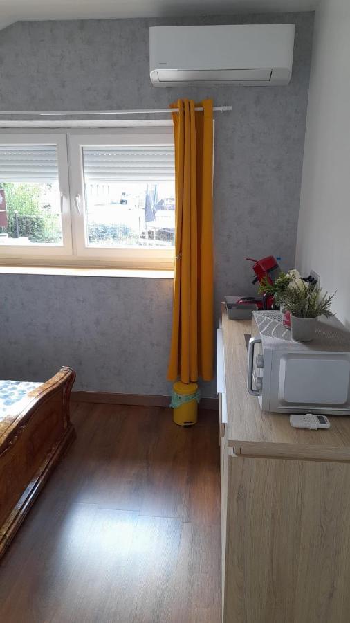 Studio Privee Vesoul -Wifi,Tv,Clim,Parking Gratuit Exterior foto